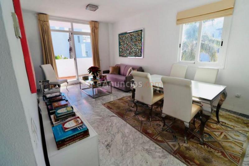 Apartamento en venta en  Marbella Real, Nagüeles-Milla de Oro, Marbella