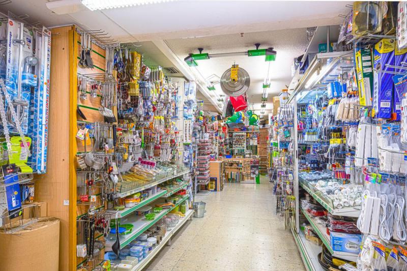 Local Comercial en venta en  Puentelarra, Villa de Vallecas, Madrid