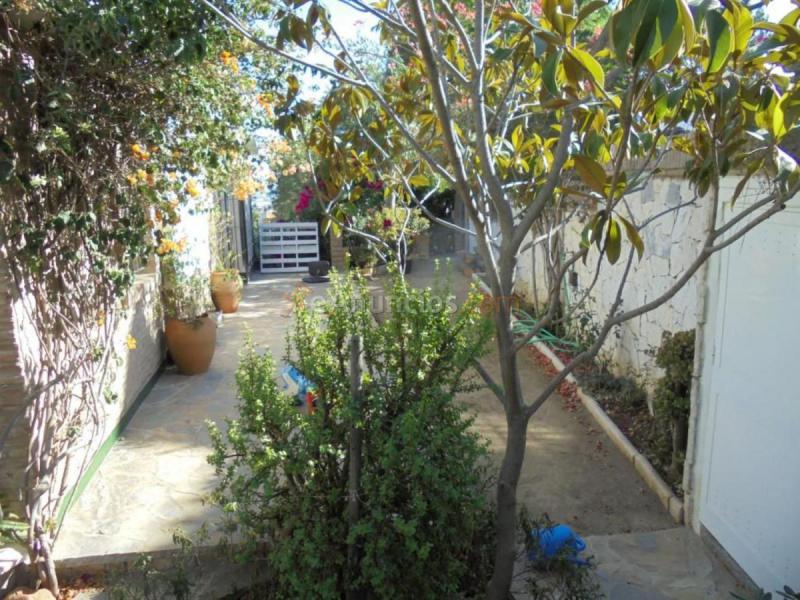 Adosado en venta en Calle Célebes Barat, Puerto de la Torre, Málaga