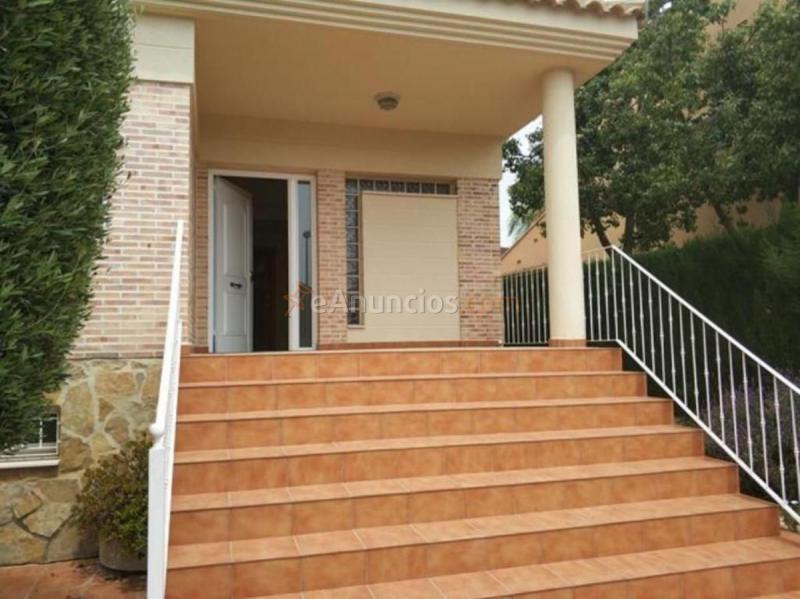 Adosado en venta en  Núcleo Urbano, La Pobla de Vallbona