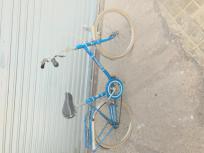 bicicleta de paseo y ciudad