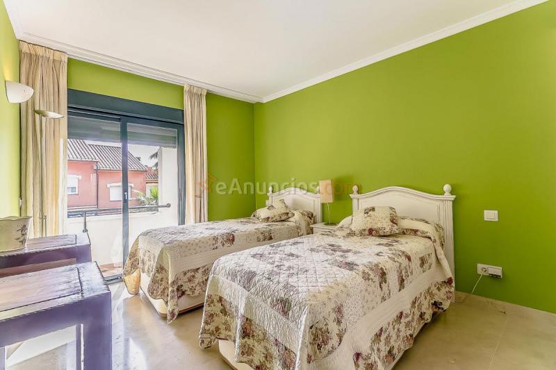 Adosado en venta en  Benamara-Atalaya, Estepona