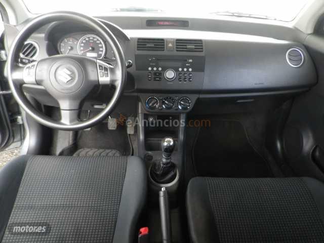Suzuki Swift 1.3DDiS GL GL de 2006 con 190.000 Km por 5.500 EUR. en Madrid