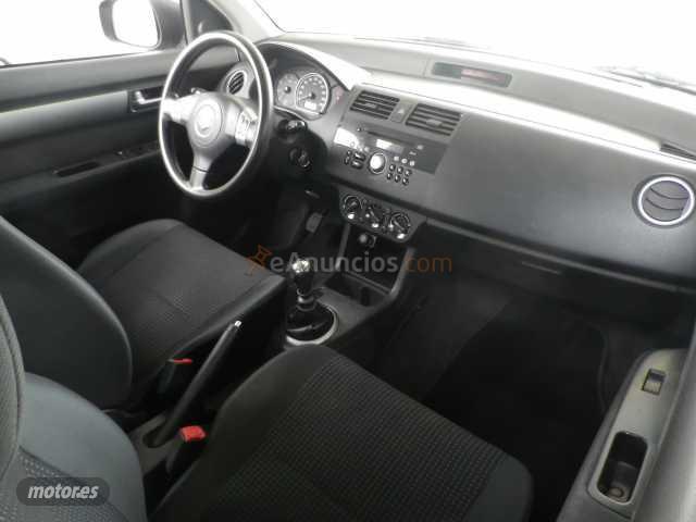 Suzuki Swift 1.3DDiS GL GL de 2006 con 190.000 Km por 5.500 EUR. en Madrid