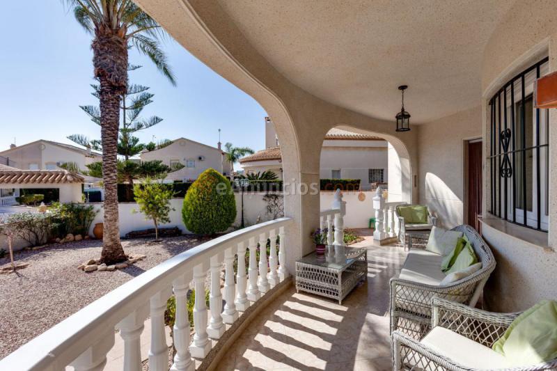 Adosado en venta en  Nicolás de Bussi, Orihuela Costa, Orihuela