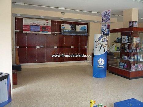 Local Comercial de 400m2  en Piera