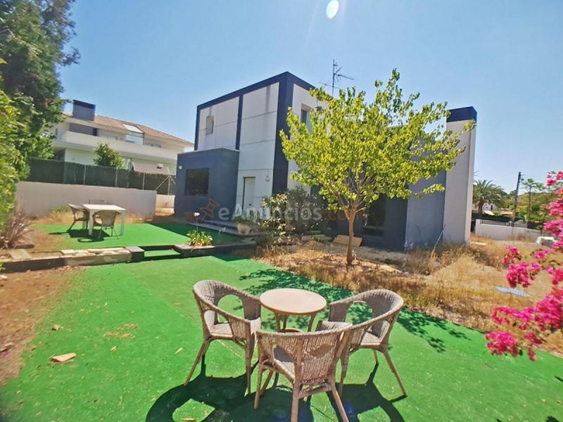 Adosado en venta en  Entrepinos, L'Eliana