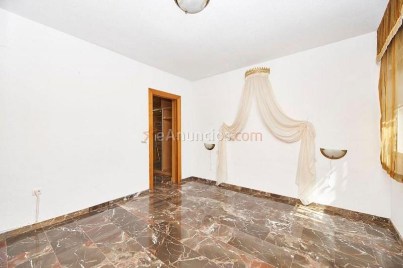 Adosado en venta en  La Zubia