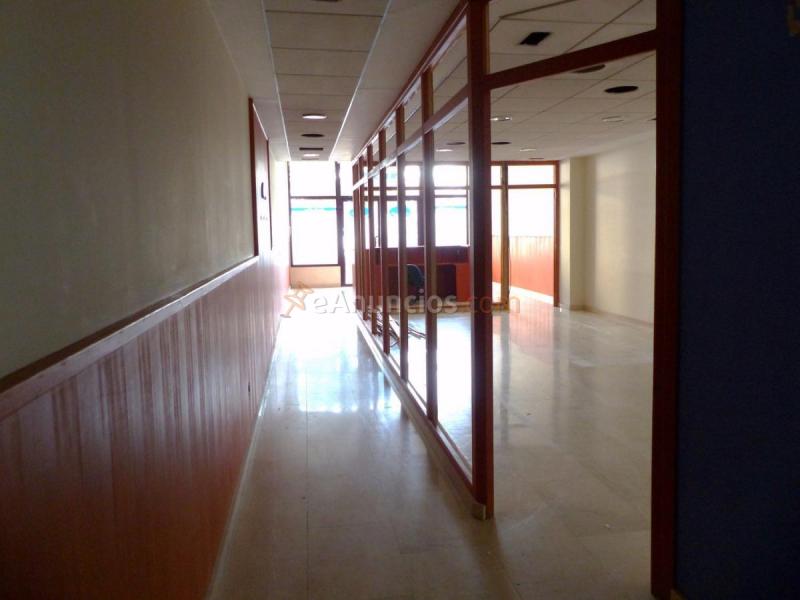 Local Comercial en alquiler en  Núcleo Urbano, La Pobla de Vallbona