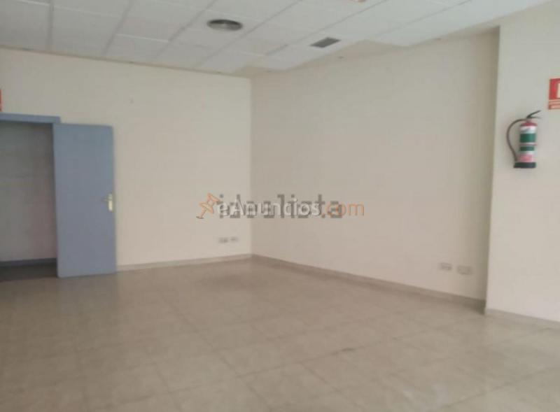 Local Comercial en venta en  Ciudad Lineal, Madrid