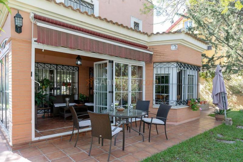 Adosado en venta en  Gines