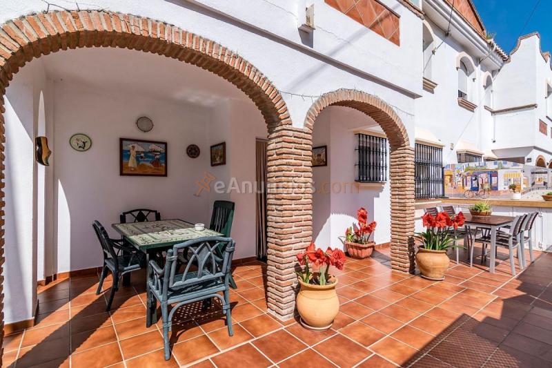 Adosado en venta en  Benajarafe