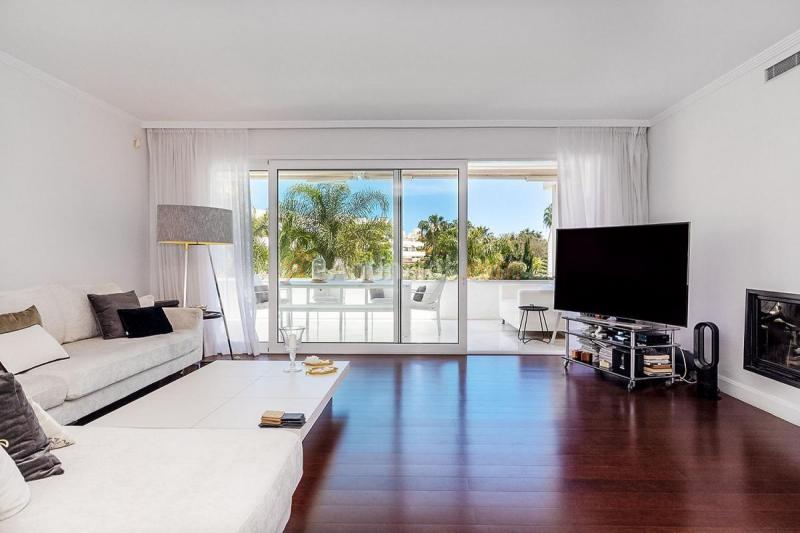 Apartamento en venta en  Nueva Andalucía, Marbella