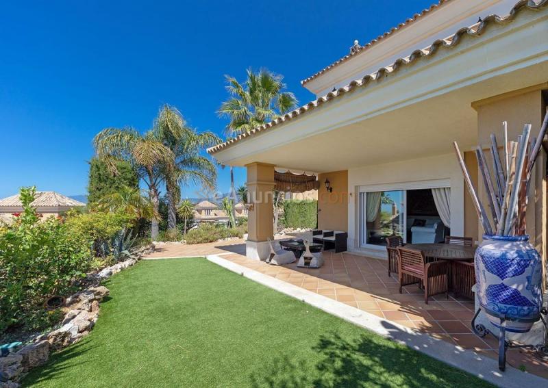 Adosado en venta en  Las Chapas-El Rosario, Marbella