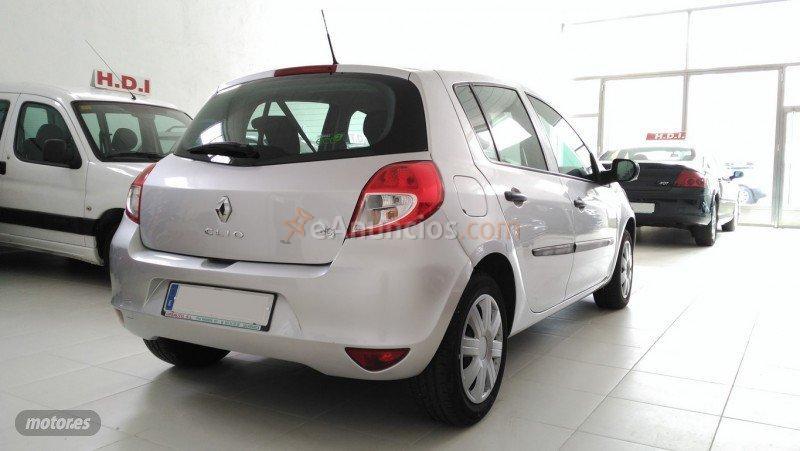 Renault Clio 1.5 DCI 5P de 2012 con 76.415 Km por 5.980 EUR. en Salamanca