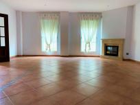 Adosado en alquiler en  Olivares