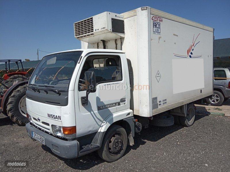 Nissan Cabstar 110 CAJA FRIGORIFICO. de 2001 con 326.000 Km por 4.500 EUR. en Murcia