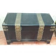 ANTIGUO BAÚL DE VIAJE CON MOTIVOS ORIENTALES