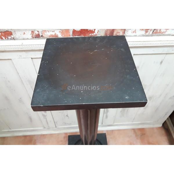 Columna de madera de nogal, primer cuarto del siglo XX