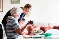 Se busca auxiliares de ayuda a domicilio