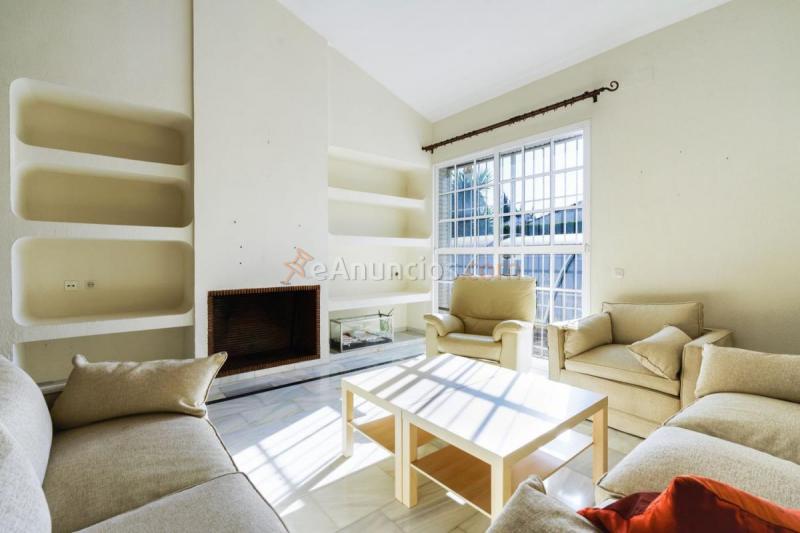 Adosado en venta en  Gines