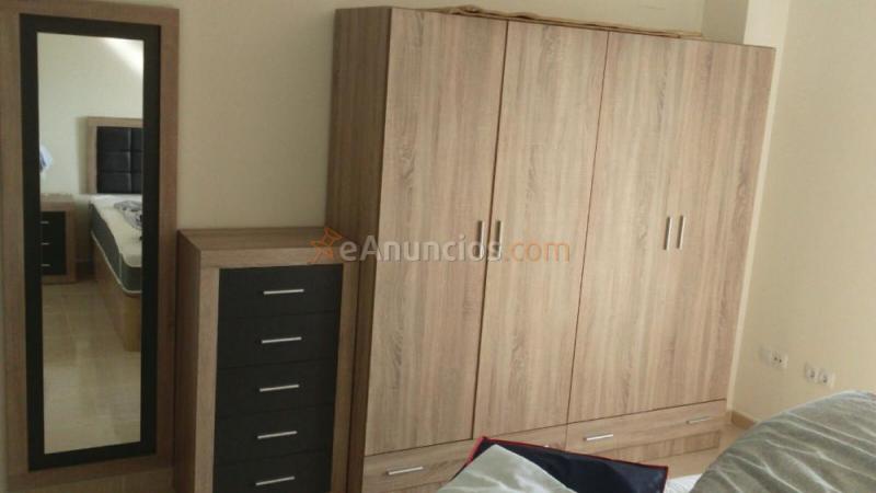 Alquilo dormitorio amplio con baño en Sabinillas