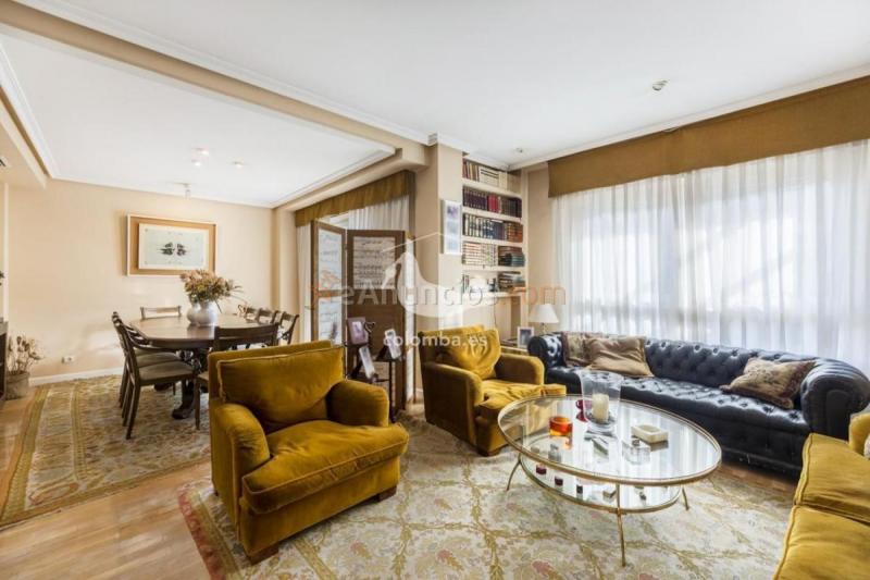 Casa en venta en Calle Tobago, San Blas, Madrid