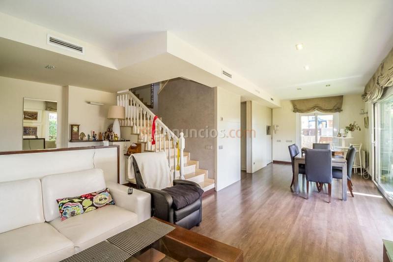 Adosado en venta en  Santa Perptua de Mogoda