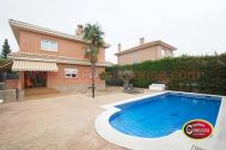 Adosado en venta en  Villalbilla