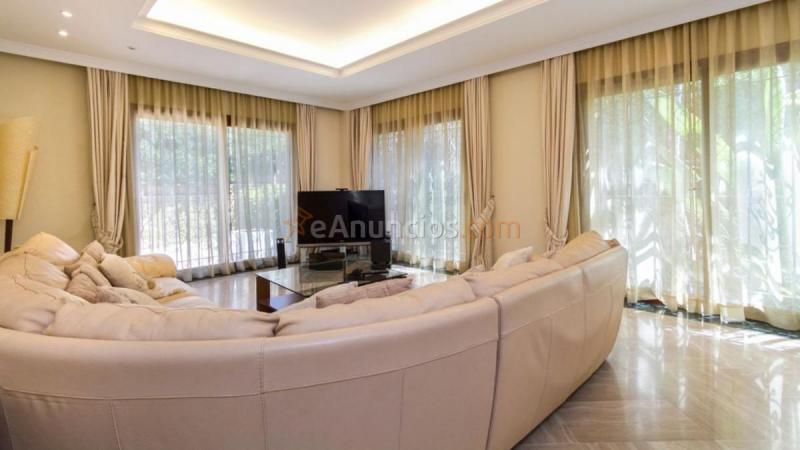 Adosado en venta en  Las Chapas-El Rosario, Marbella