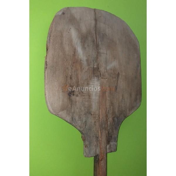 Antigua pala de panadero de madera