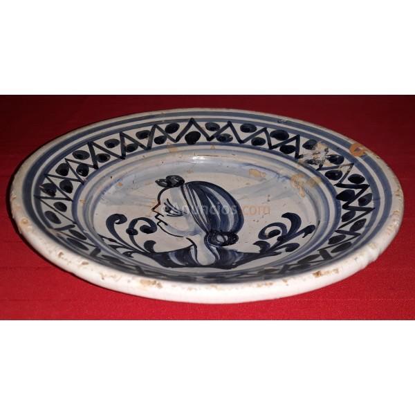 Plato de cerámica catalana siglo xx