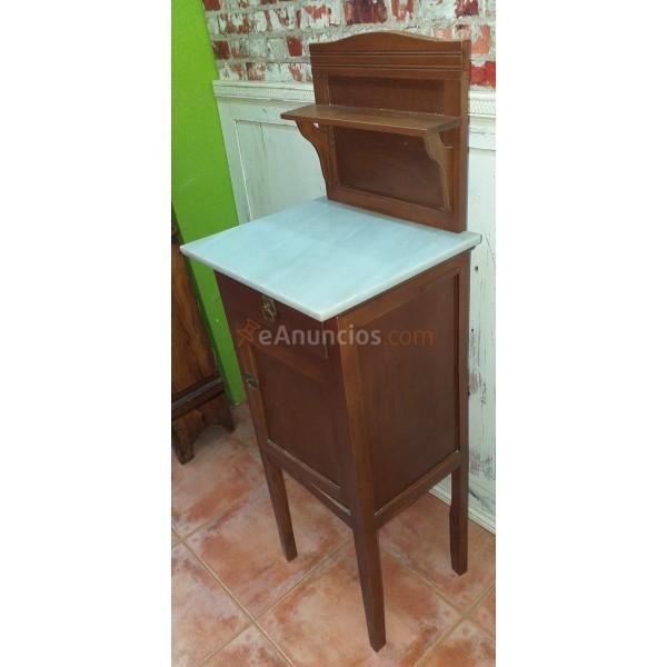 Mesita de noche primer cuarto siglo xx
