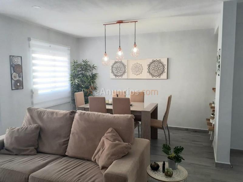 Adosado de 3 plantas con cochera - Miramar