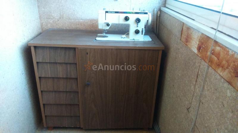 Vendo maquina de coser refrey