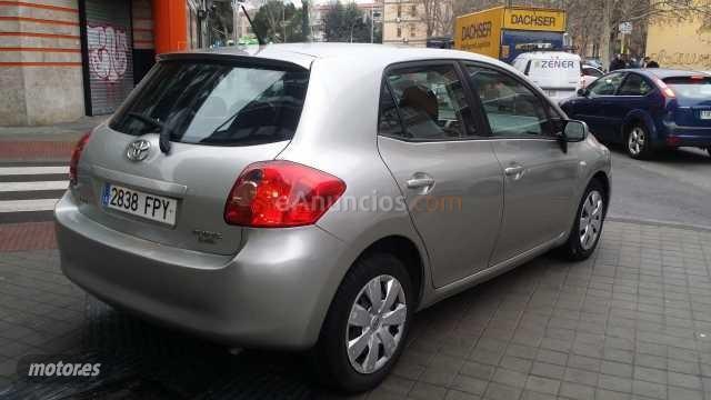 Toyota Auris 1.4D-4D de 2007 con 203.000 Km por 3.999 EUR. en Madrid