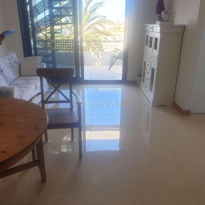 Vivienda muy moderna y adecuatamente distribuida.