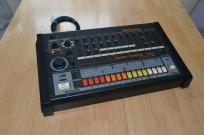 Máquina de ritmos Roland TR-808 Rhythm composer