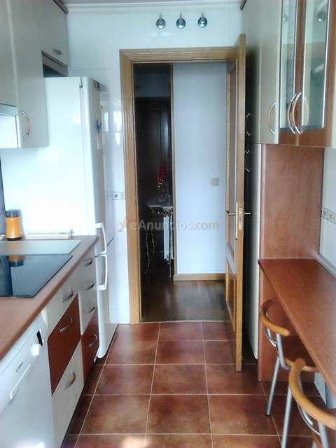 Se alquila piso de 2 dormitorios con ascensor