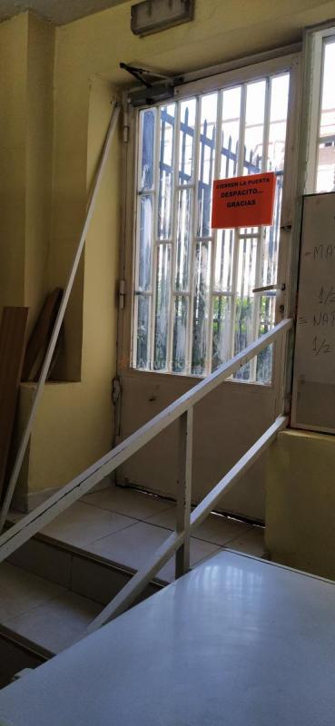 Alquiler local comercial con negocio en activo