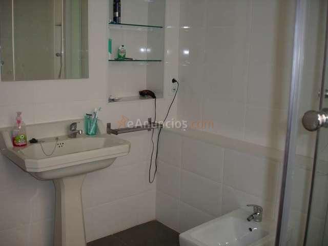 Habitación con balcon luminosa en barcelona