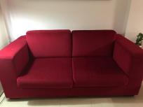 Sofá rojo Inspiración en clásicos de Roche Bobois