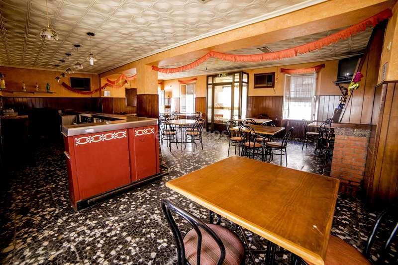 Local comercial, bien acondicionado.