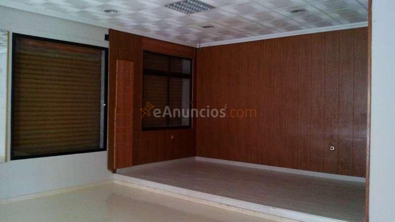 Local comercial en buena zona.