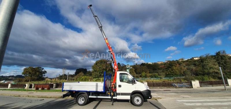 Iveco 180cv grua