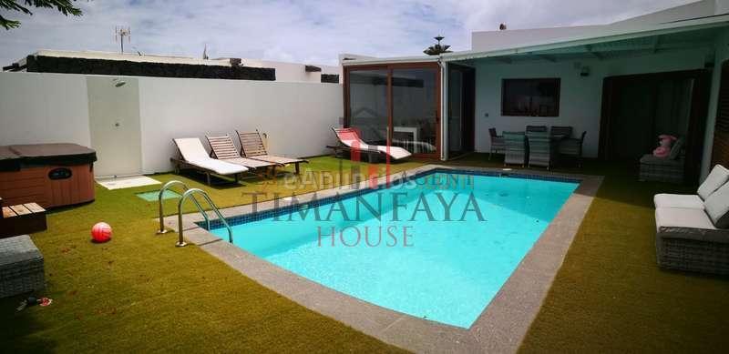 Villa independiente en venta Playa Blanca.