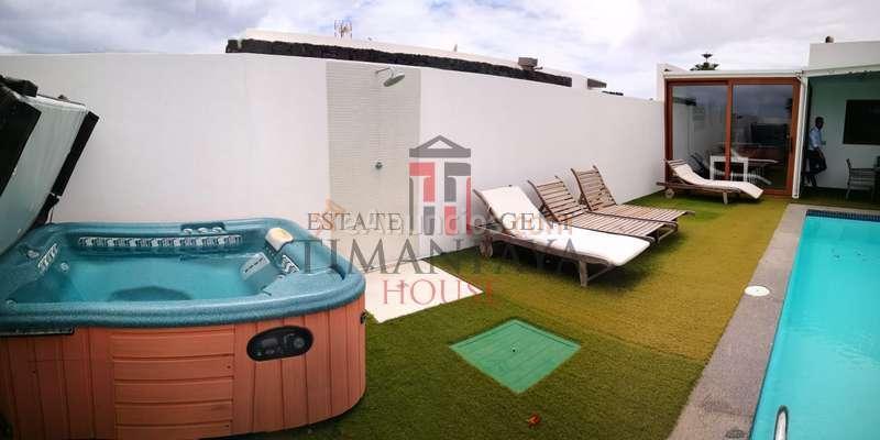 Villa independiente en venta Playa Blanca.