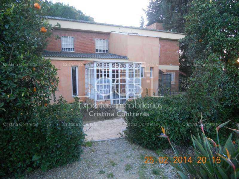 Venta de Chalet de 400 m2 construidos en una parcela de 2.560 m2