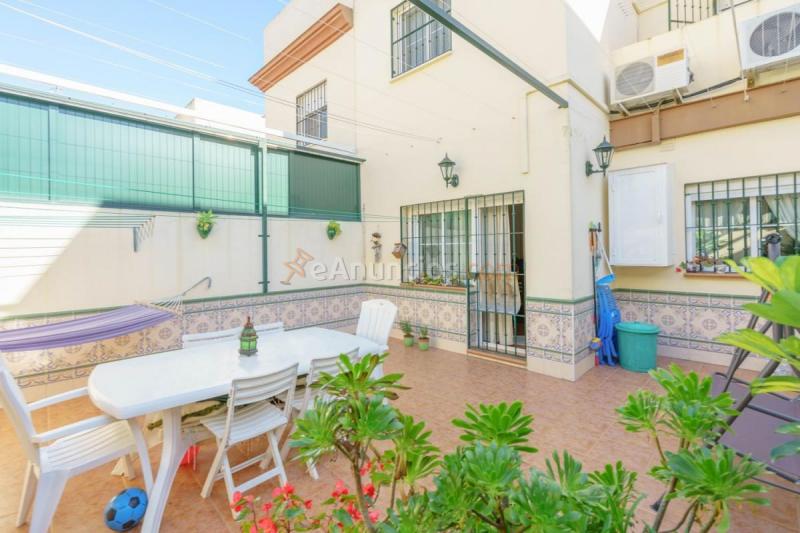 Adosado en venta en  Centro - Doña Mercedes, Dos Hermanas