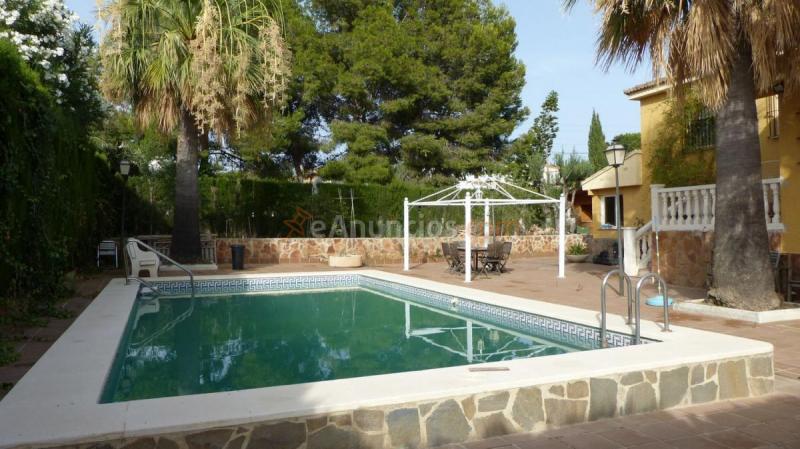 Adosado en venta en  Entrepinos, L'Eliana